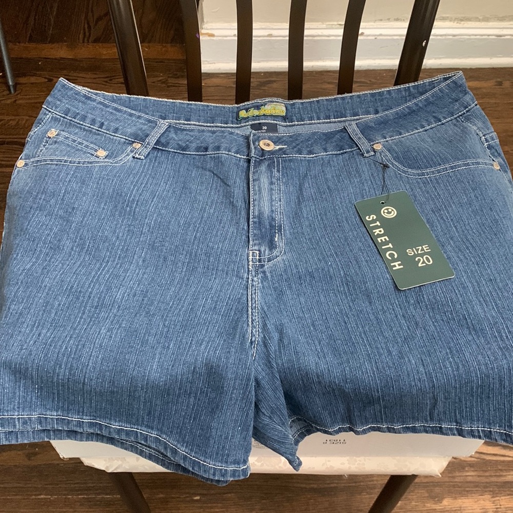 NWOT Peace Love Happiness shorts